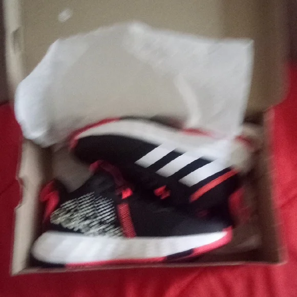 Adidas Black and Pink Sneakers Modern Design - Picture 3 of 6